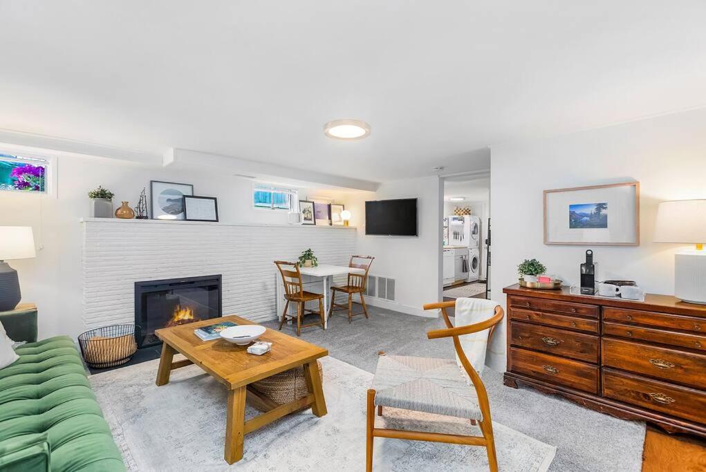 Lilac In Law, Picturesque Lower Unit * Seattle
