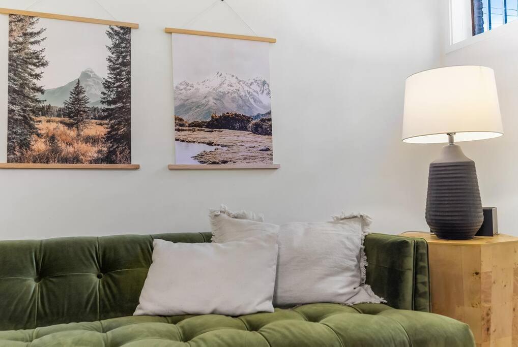 Lilac In Law, Picturesque Lower Unit Apartamento